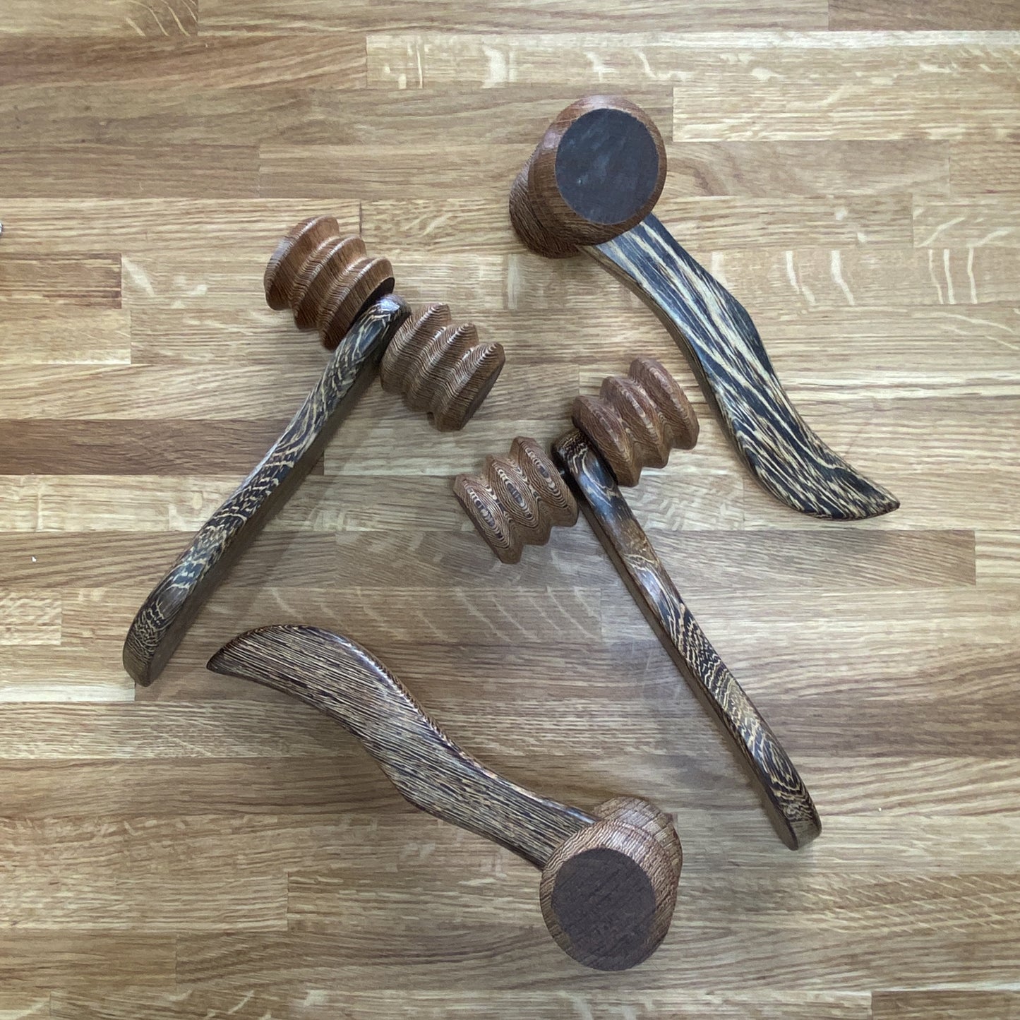natural redwood, wooden accessory, wooden roller, massage roller, wooden massage roller, Suneeta cosmetics, Suneeta London, Suneeta massage roller, accessory, massage, massage accessory, hand roller, back massage, back roller, back massager, sustainable accessory