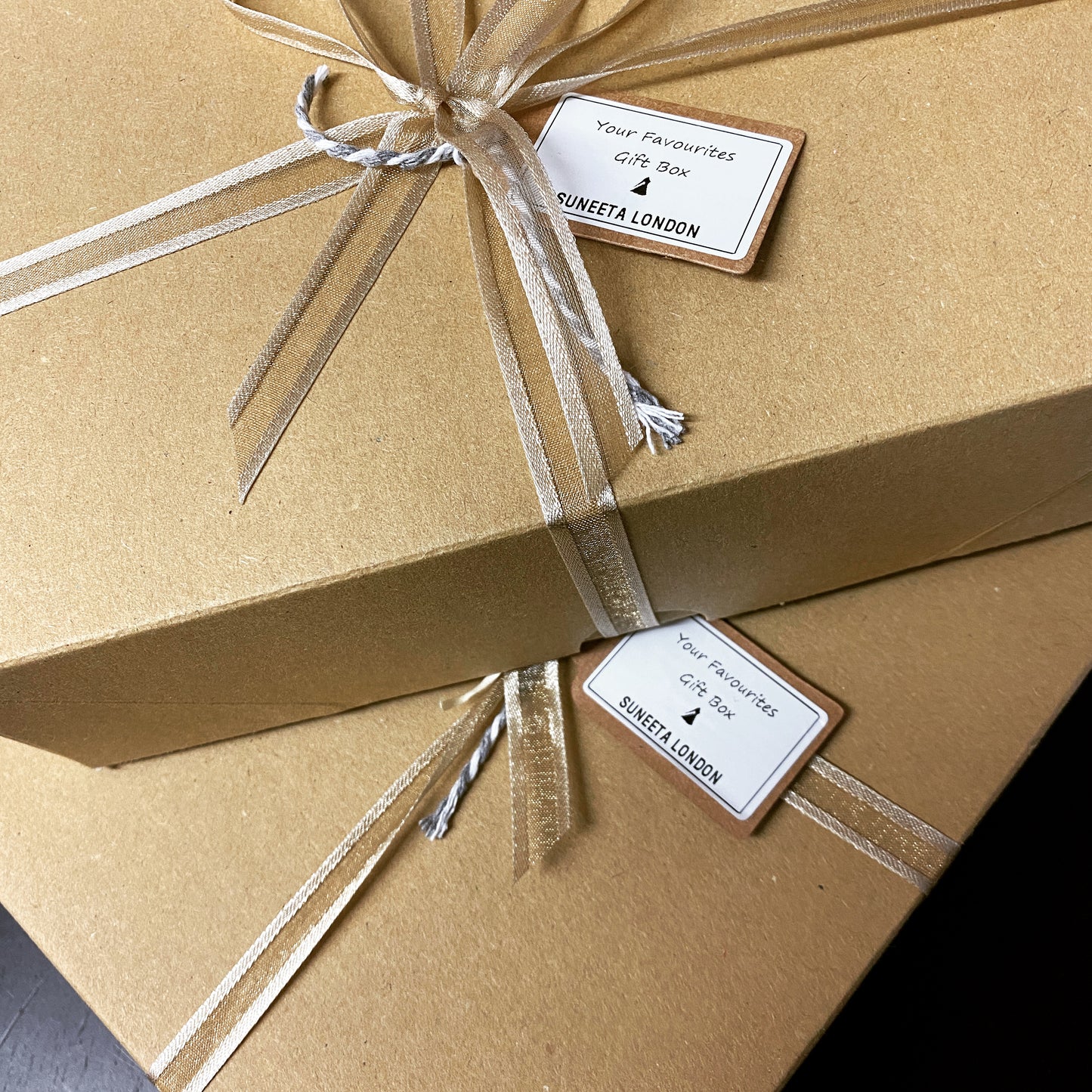 bestseller, gift box, gift idea, favourites, favourites gift box, Suneeta London gift, Suneeta London, Suneeta London gift box, gift set, Suneeta London gift set, gift idea, sample gift