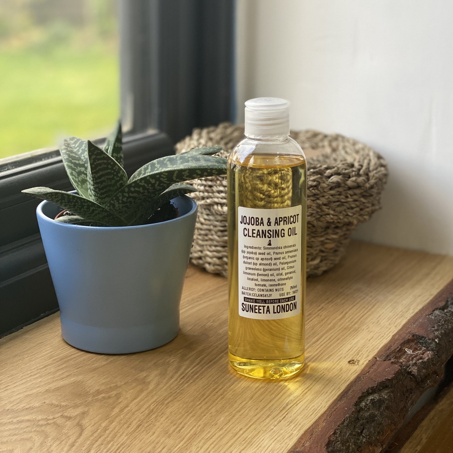 oil cleanser, natural oil cleanser, oil cleansing, make up remover, suneeta, suneeta london, suneeta cosmetics, suneeta cleanser, suneeta oil cleanser, suneeta oil cleansing, mature skin, anti ageing cleanser, mature skin cleanser