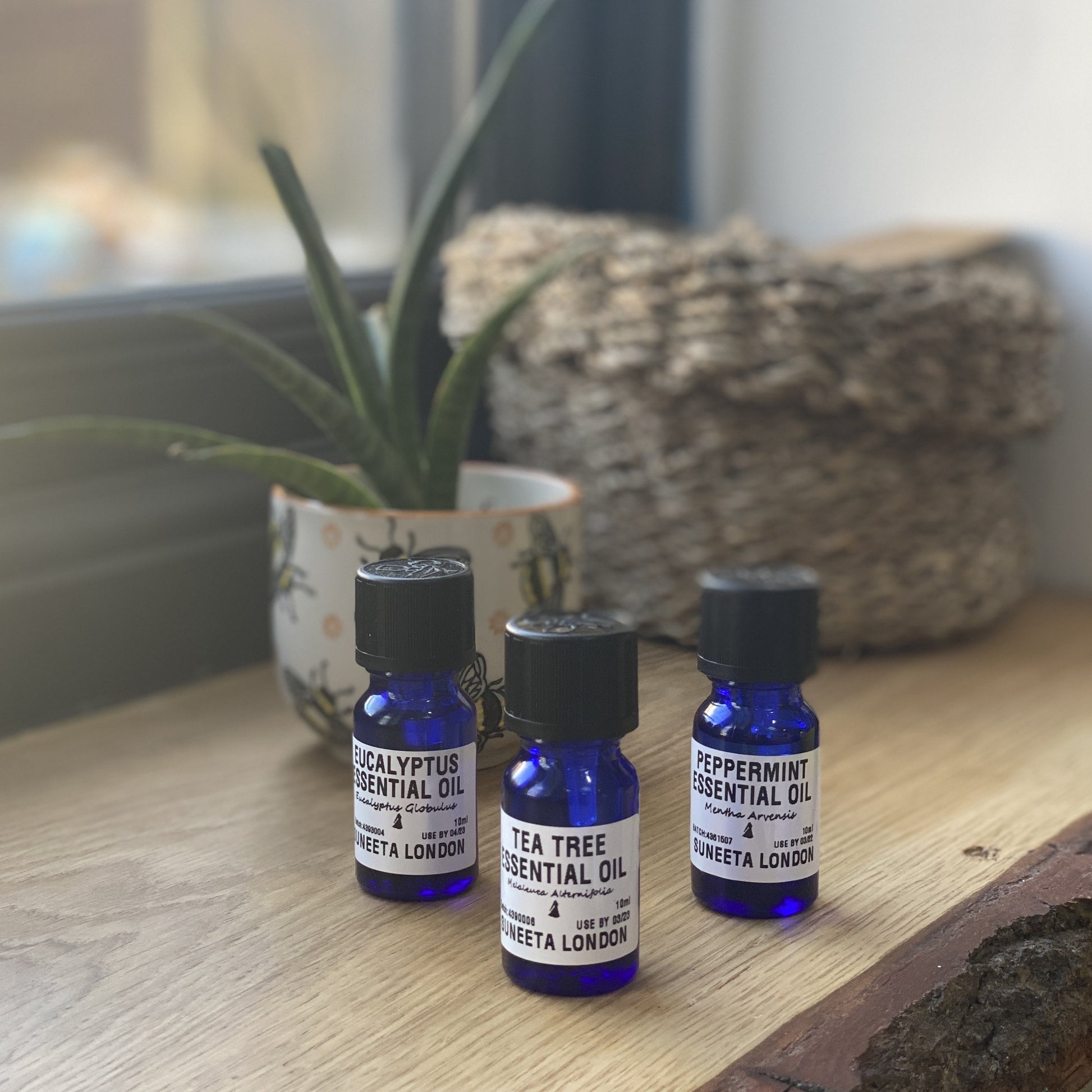essential oil, pure oil, pure essential oil, suneeta London, suneeta cosmetics, aroma diffuser oil, room fragrance oil, make your own, fresh essential oils, essential oil pack