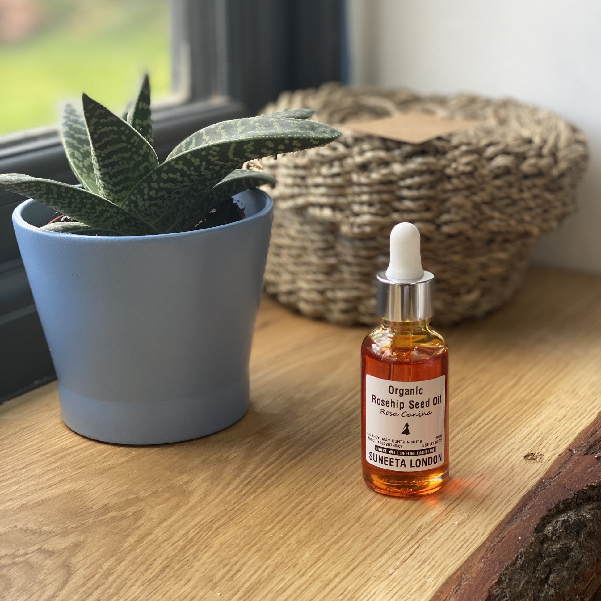 organic rosehip, organic rosehip seed oil, organic rosehip oil, rosehip, rosehip seed oil, rosehip oil, suneeta, suneeta London, suneeta cosmetics, suneeta rosehip, suneeta rosehip oil, rosa canina, pure oil, carrier oil, super oil, face oil, facial oil, facial oil, face serum, facial serum